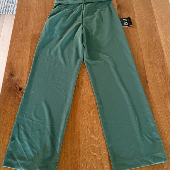 🆕 Wide Leg Green Pants - Picture 2 of 6